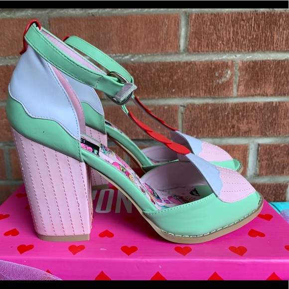 🎀IRON FIST🧁Cupcake and Heart Kawaii Heels - Picture 2 of 6
